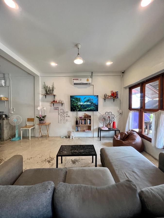 Together Backpackers Hostel 치앙라이 외부 사진