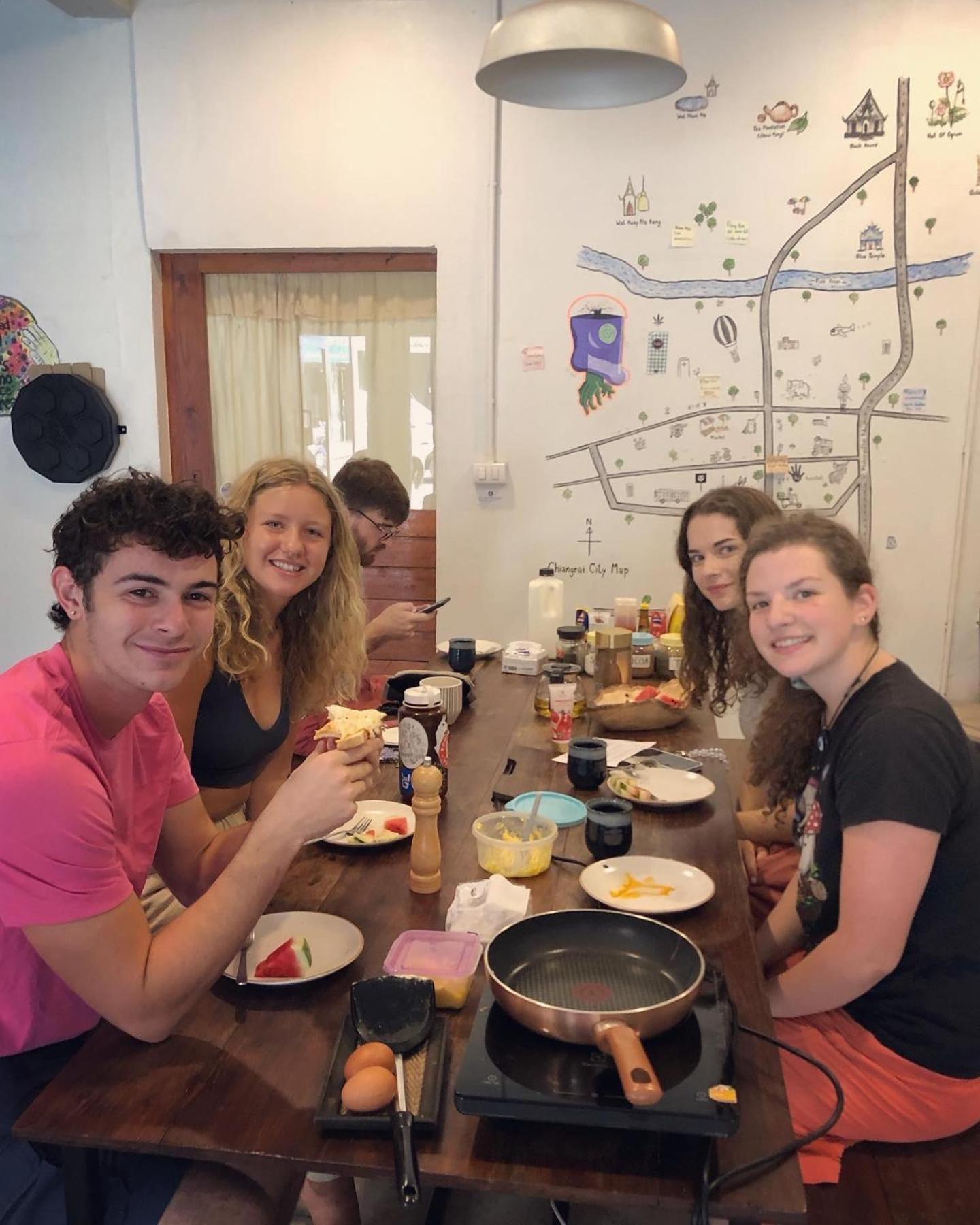 Together Backpackers Hostel 치앙라이 외부 사진